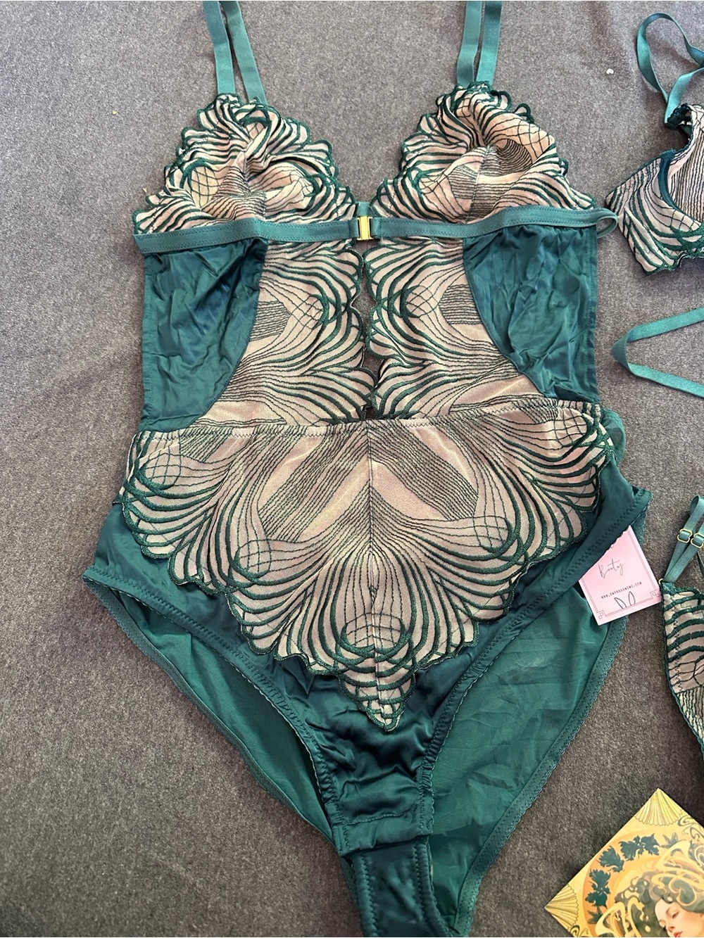 Empress Mimi - queen of cups 4 pc empress set. NWT. Emerald green & gold. M & XL - Picture 5 of 11
